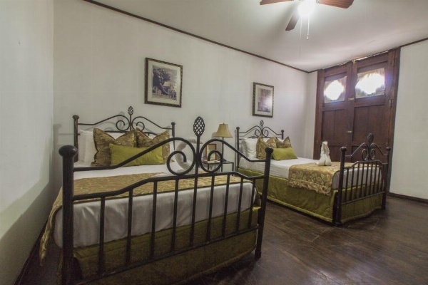 Hotel Los Balcones Leon image 26